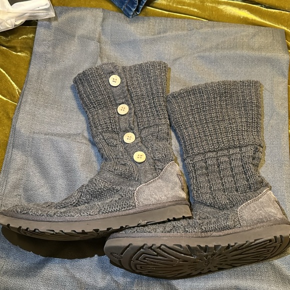 UGG Classic Cardy Boots - Picture 3 of 8